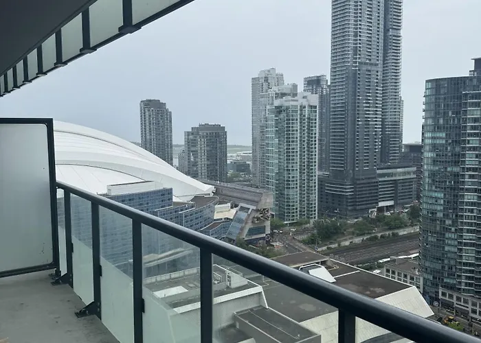 Lush 3 Bedroom Condo By Cn Tower - Free Parking Toronto