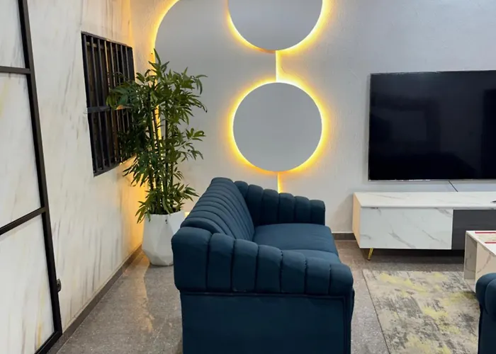 Trois Chambres Salon Sodjatime Canape Bleu Cotonou