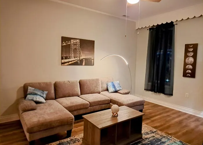 Sunny Pilsen 2 Bed 1 Bath Apt With Private Office Chicago