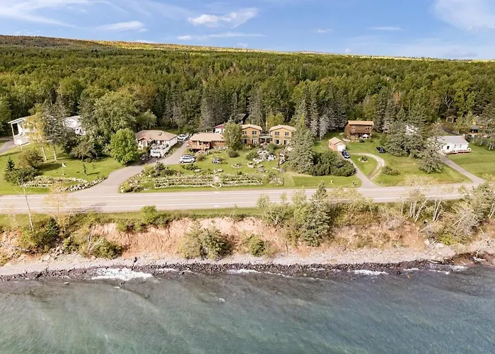 The Inn On Gitche Gumee - Hideout Duluth