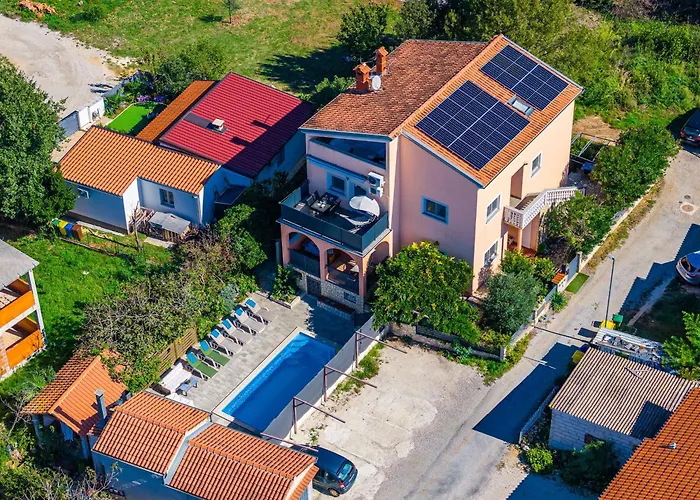 Apartments Es With Pool Fažana