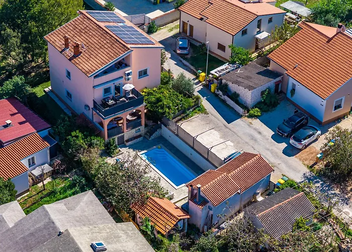 Apartments Es With Pool Fažana