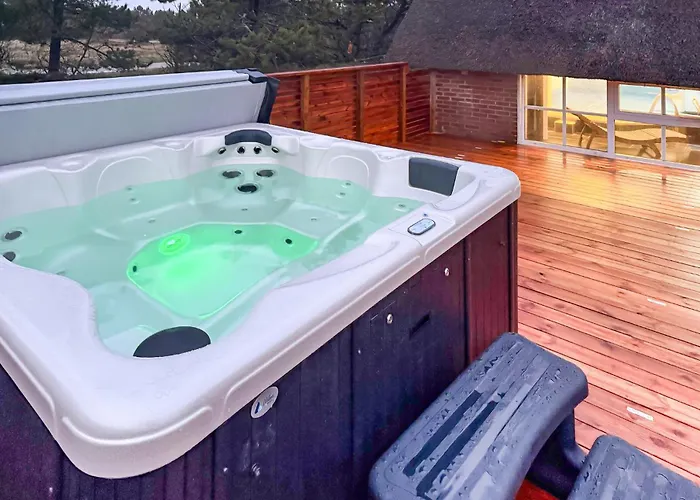 Stunning Home In Blavand With Wifi