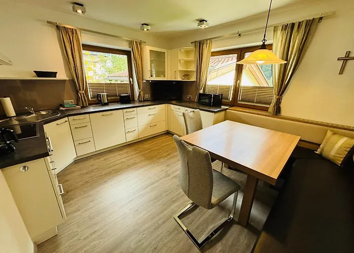 Aparthotel Dorfplatzl Garni Apartments & B&B Tux