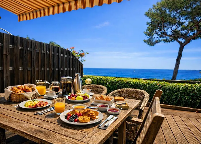 Villa Cannes I Deluxe Seafront - Sea View - Garden & Terrace -Prime Location-