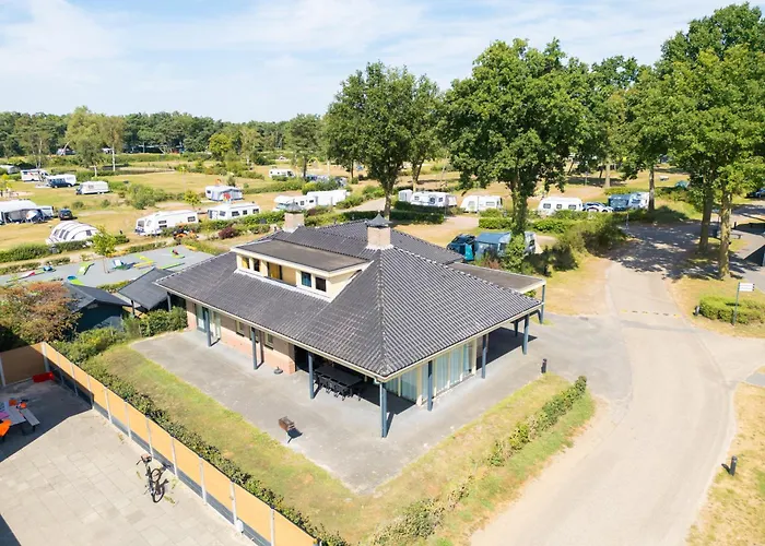 Familiehuis Camping De Molenhof Voor 10 Personen Reutum