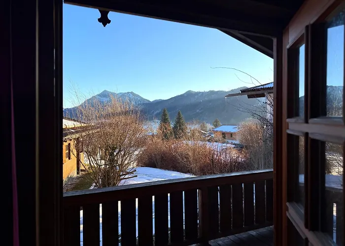 Ruhige Chalets Mit Seeblick In Zentraler Lage Mit Frisch Renovierter Kueche Schliersee