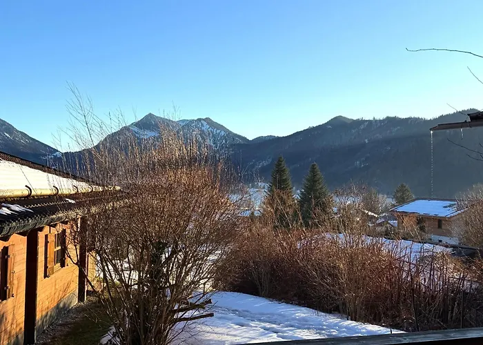 Ruhige Chalets Mit Seeblick In Zentraler Lage Mit Frisch Renovierter Kueche Schliersee