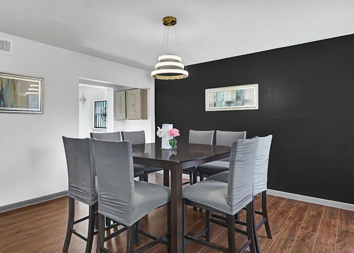 6 Bedroom House 15 Minutes From Iah Airport. Houston