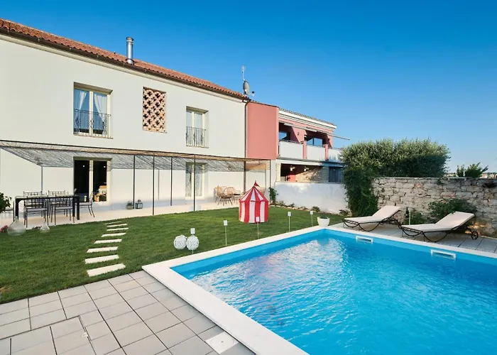 Villa Mediterranea With Pool And Grill In Umag