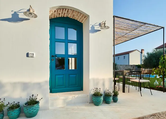 Villa Mediterranea With Pool And Grill In Umag