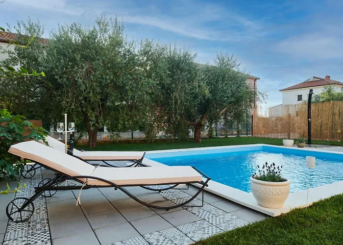 Villa Mediterranea With Pool And Grill In Umag