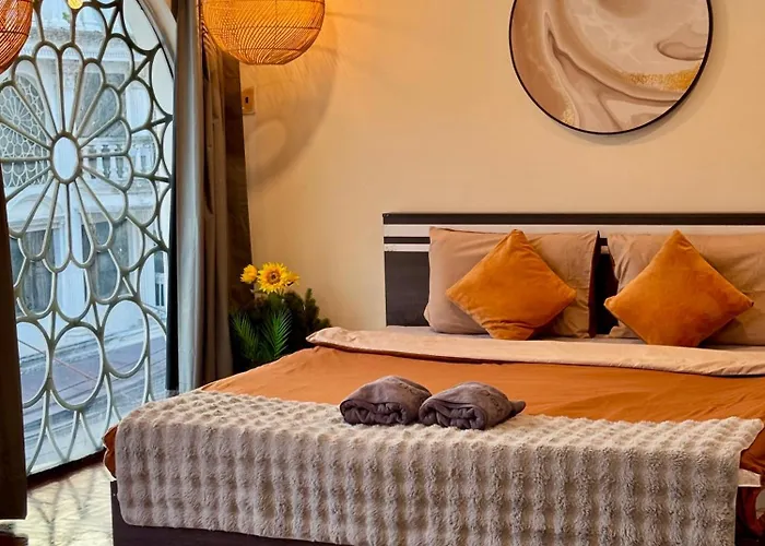 Private House 3 Suite Beds + Double Beds In Heart Of Phromphong Bangkok