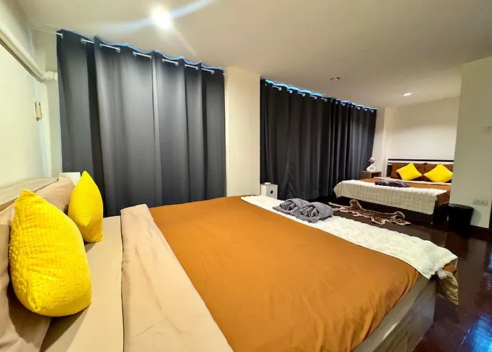Private House 3 Suite Beds + Double Beds In Heart Of Phromphong Bangkok