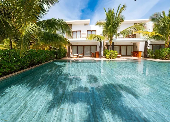 Elegant Villa With Poolfront View Monterrico