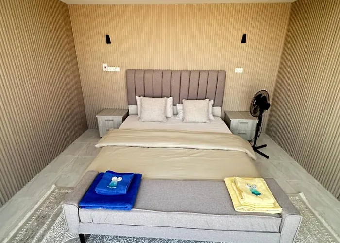 Hotel Modern Private Bedouin Camp Al Raka