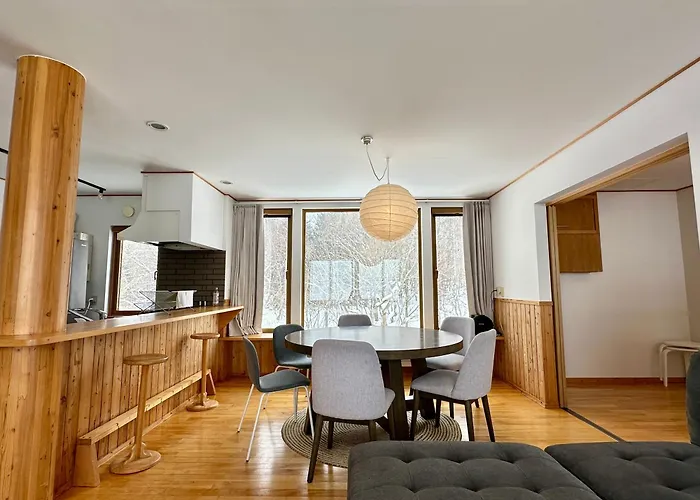 Cottage With Views Of The Niseko Mountain Range - Mountain View Niseko