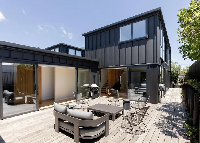 Black Beach House - Mount Maunganui
