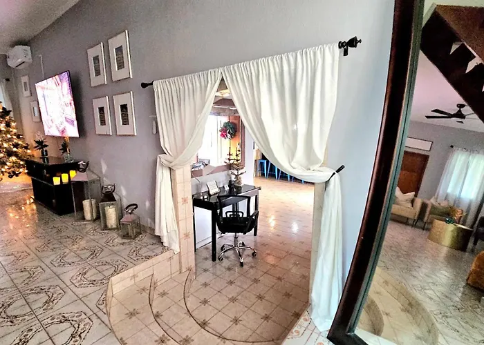 Rusty Blue Belize 2 Bedroom Sleeps 8, Hammocks, Gated Wifi & Hot Water Ladyville