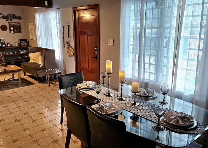 Rusty Blue Belize 2 Bedroom Sleeps 8, Hammocks, Gated Wifi & Hot Water Ladyville