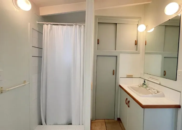 Genuine Kiwi Bach- Stay Waiheke Oneroa