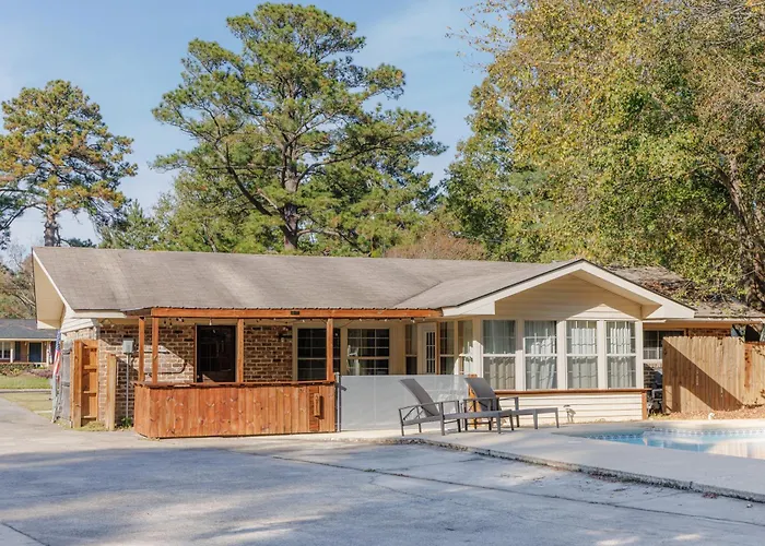 Savannah Getaway With Private Pool, Porch & Deck