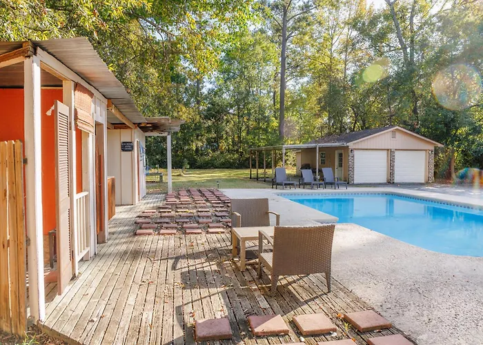 Savannah Getaway With Private Pool, Porch & Deck
