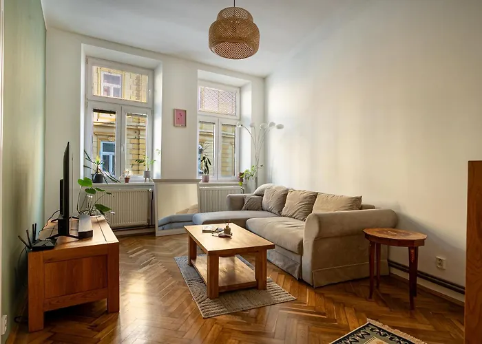 Spacious City Flat With Courtyard Košice