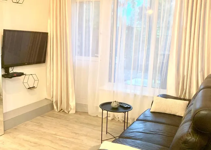 Lovely Apartment With Patio Stettin