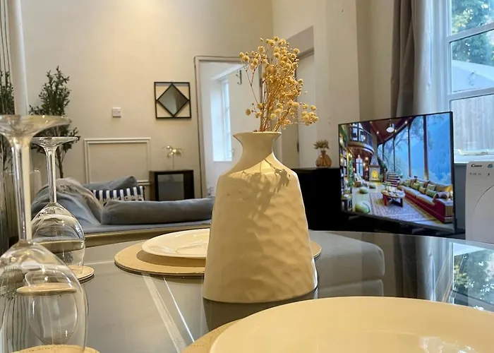 Valentinez Properties - Apart Hotel With A Garden In Liverpool