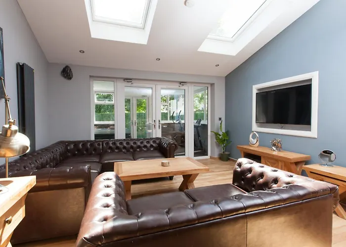 Ferienwohnung Luxurious Edinburgh Townhouse With Hot Tub