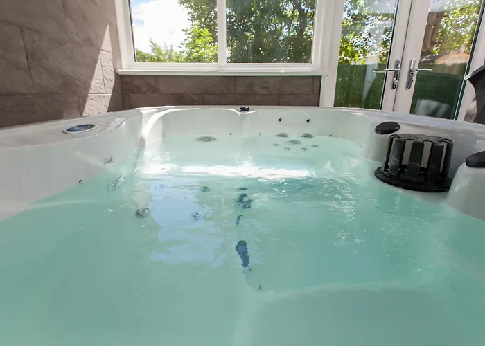 Ferienwohnung Luxurious Edinburgh Townhouse With Hot Tub