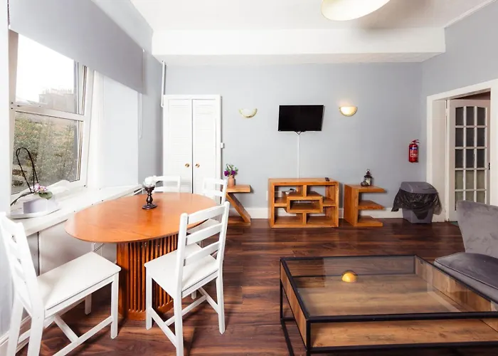 Stylish And Unique Apartment By The Meadows 8 Edinburgh