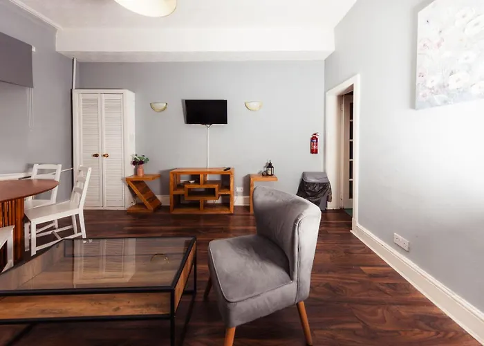 Stylish And Unique Apartment By The Meadows 8 Edinburgh
