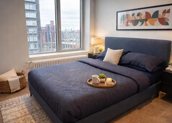 Beautiful View To Canary Wharf , O2 Arena , Near By London Excel 3-Beds