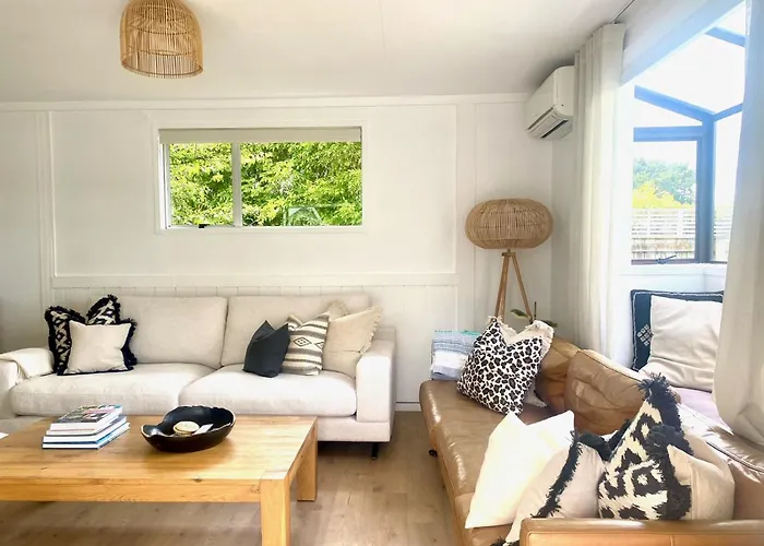Bach 14 - Stay Waiheke Blackpool