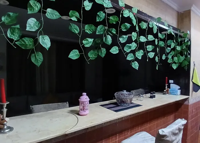 Deluxe Three-Bedroom Apartment - Near Medical Center Kairo