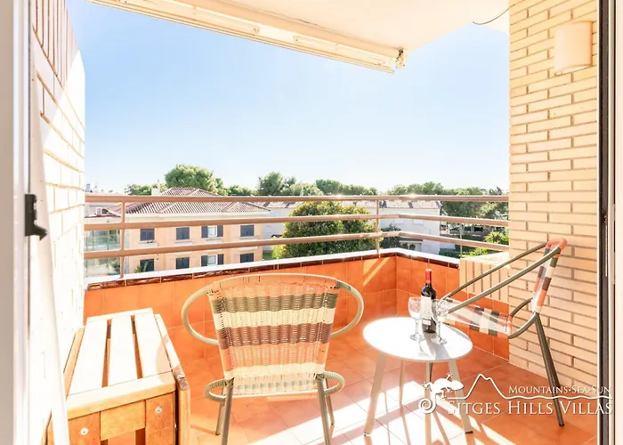 Modern Apartment Lily Close To Beach With Com Pool And Ac Sitges