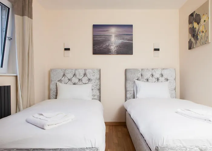 Ferienwohnung Luxurious Edinburgh Townhouse With Hot Tub