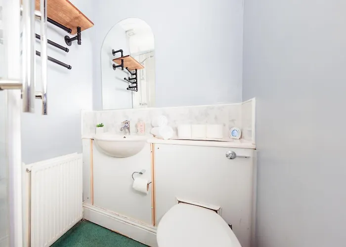 Stylish And Unique Apartment By The Meadows 8 Edinburgh
