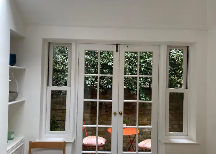Peaceful Duplex Apartment With Patio In Central London