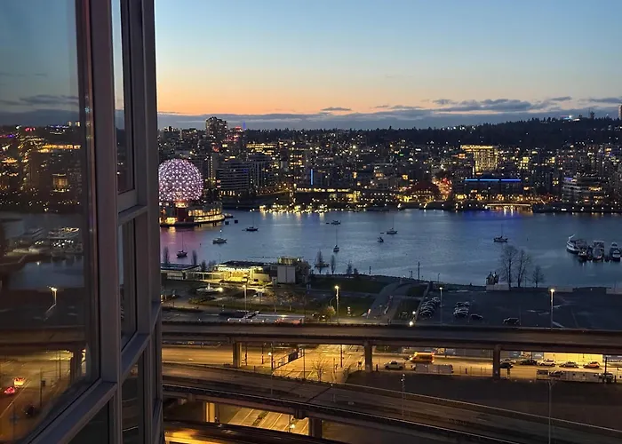 Two Bedroom Apartment With Stunning 180 Water, Mountain And City View Pool Hot Tub And Gym Heart Of Downtown Skytrain 3Mins Walk Right By Bc Place Rogers Arena Vancouver