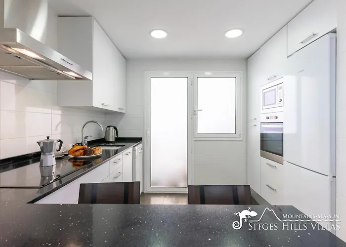 Modern Apartment Lily Close To Beach With Com Pool And Ac Sitges