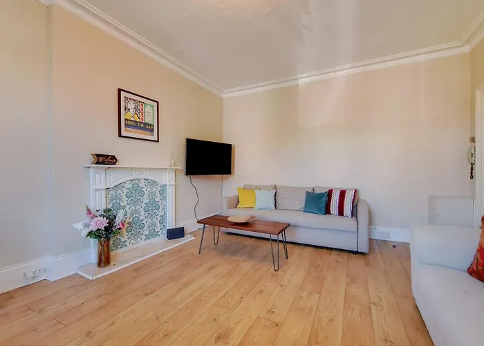 Ealing Apartment Near Walpole Park & Workspace London