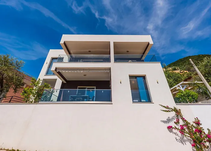 Exclusive Seafront Apartments Apartment 3 By Pikhost Vlorë