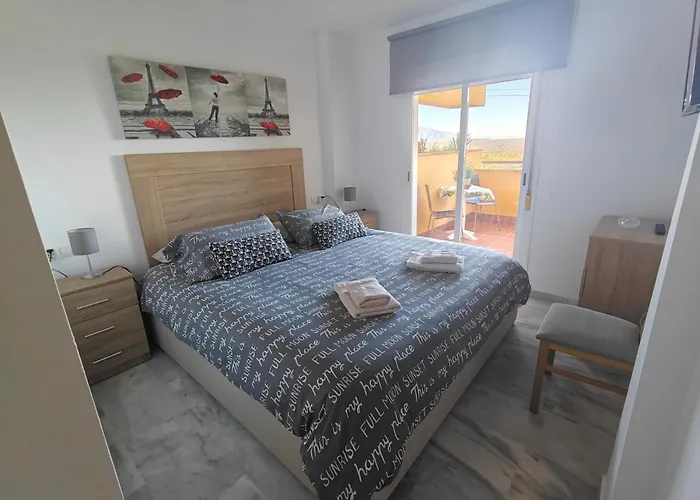 Flamingo Golf Park, Precioso Apartamento De 3 Dormitorios Con Vistas Al Mar, Costa Del Sol, Mijas, Málaga