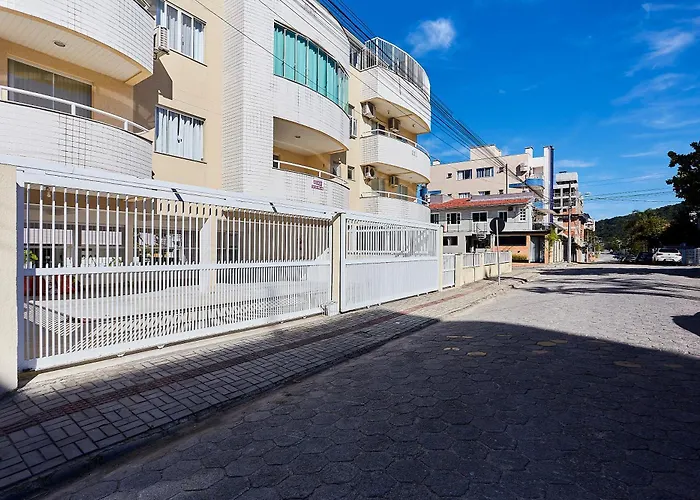 1040 - Departamento 2 Quartos Na Rua Pirajica . 200 M Da Praia Bombinhas Centro