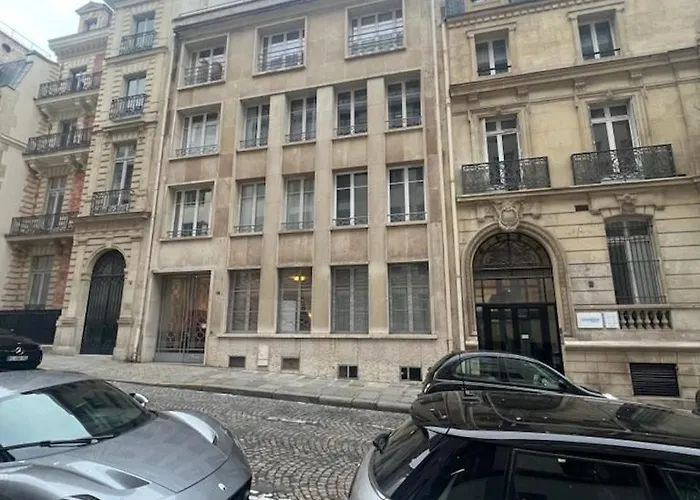 Cozystay - Luxury 1Br Champs Elysees Paris
