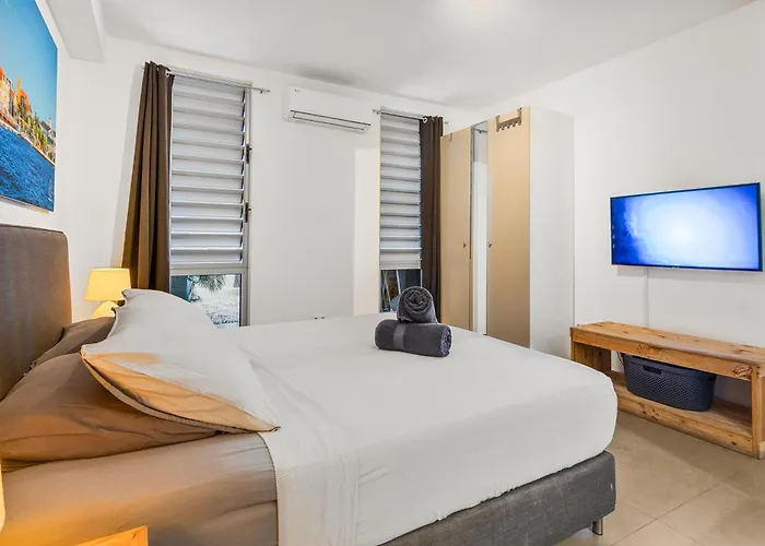 Goudhaen Luxury Private Apartments Jan Thiel Beach