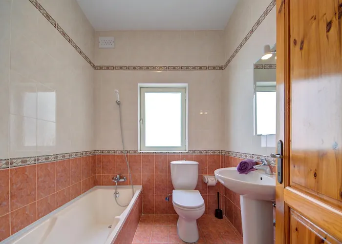 St Julian'S Unique 3-Bedroom Apartments And Penthouse With Jacuzzi San Ġiljan